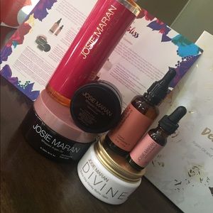 Josie Maran Set